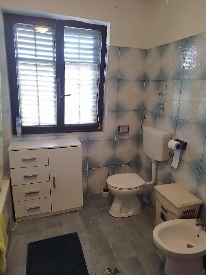 Apartman Tesa Pula 0*,