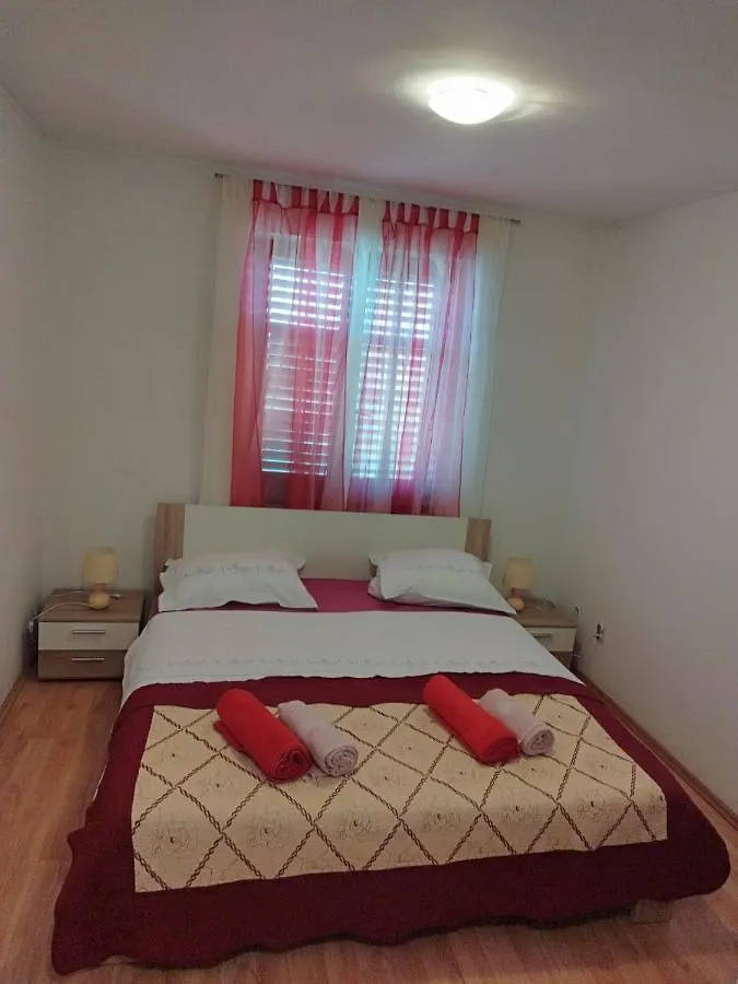 Apartman Tesa Pula 0*,  Croatia
